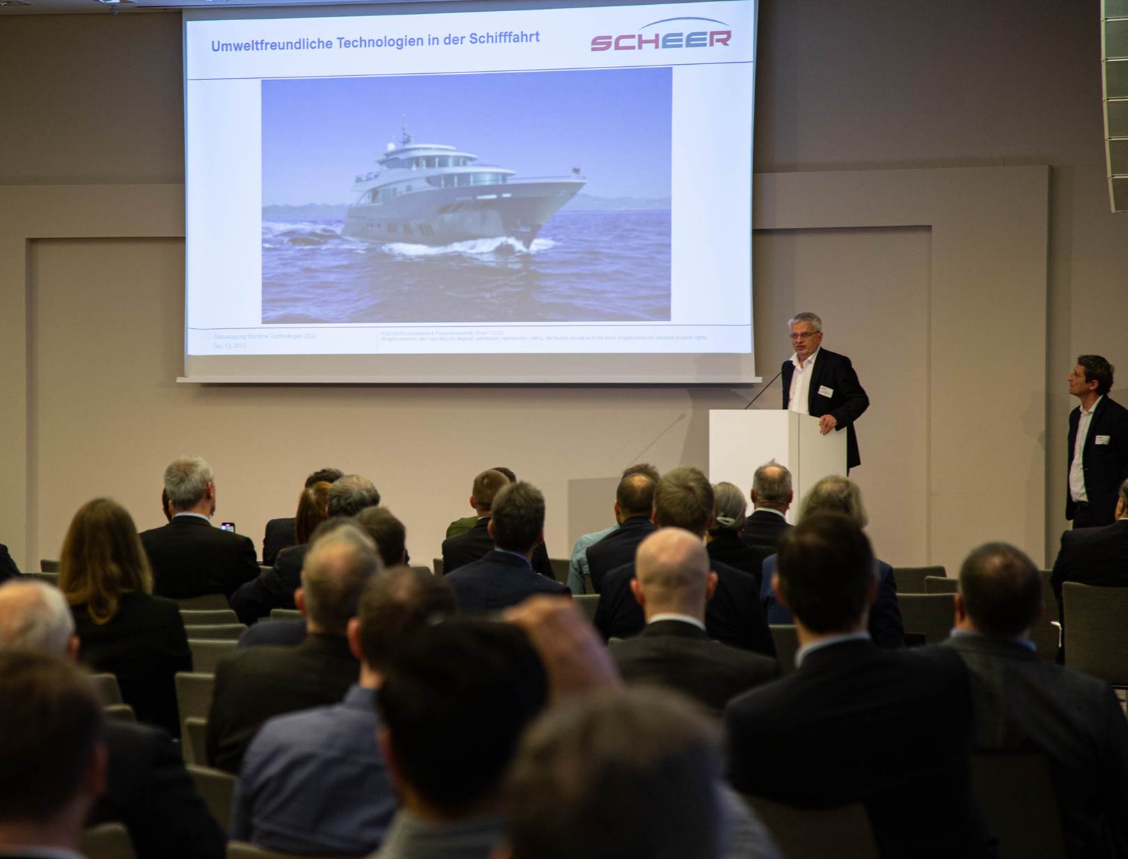 Prof. Dr-Ing. Constantin Kinias referiert bei der PtJ-Statustagung Maritime Technologien 2022